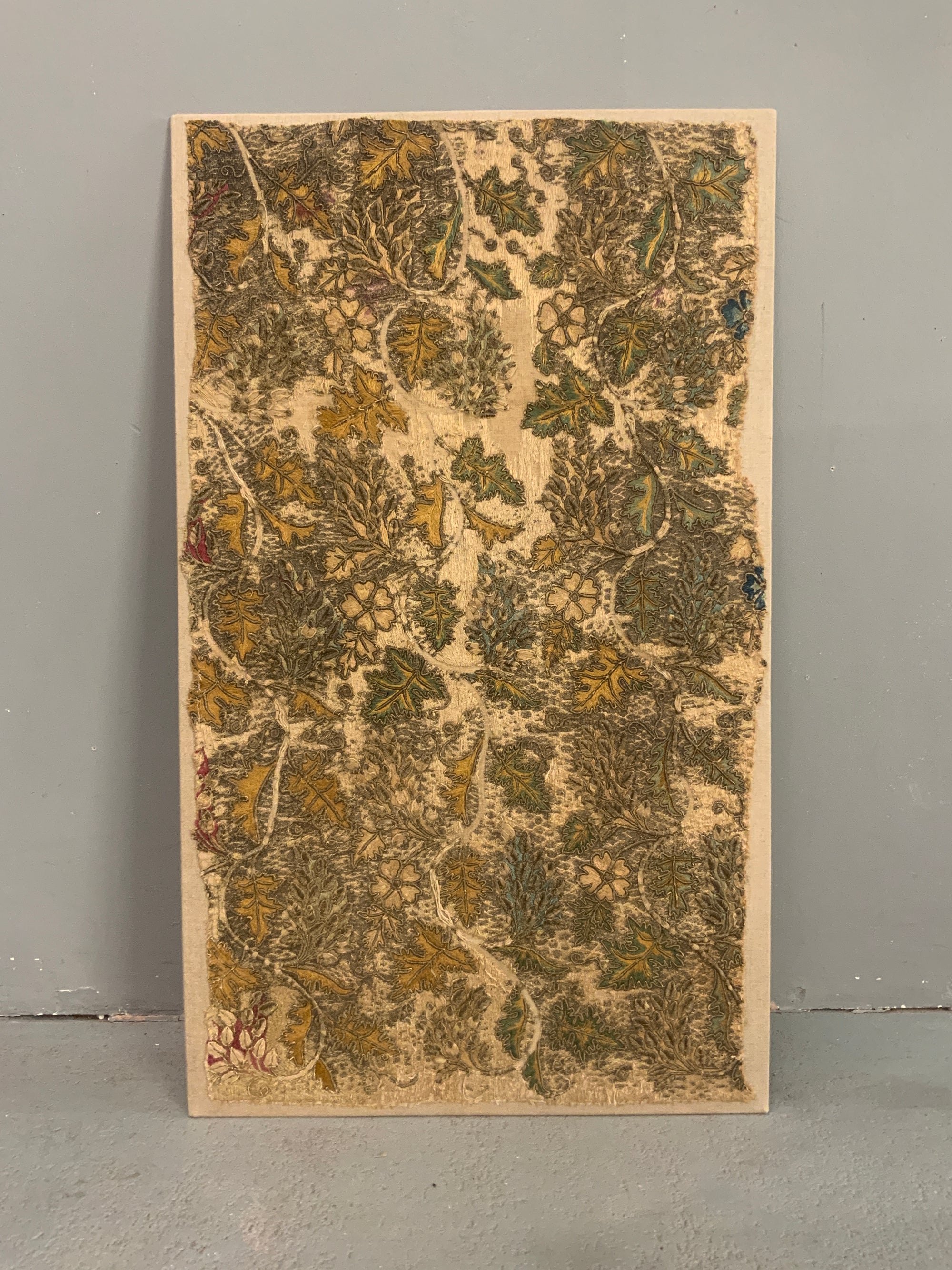 Tudor / Jacobean antique embroidered fragment (85 x 48cm)