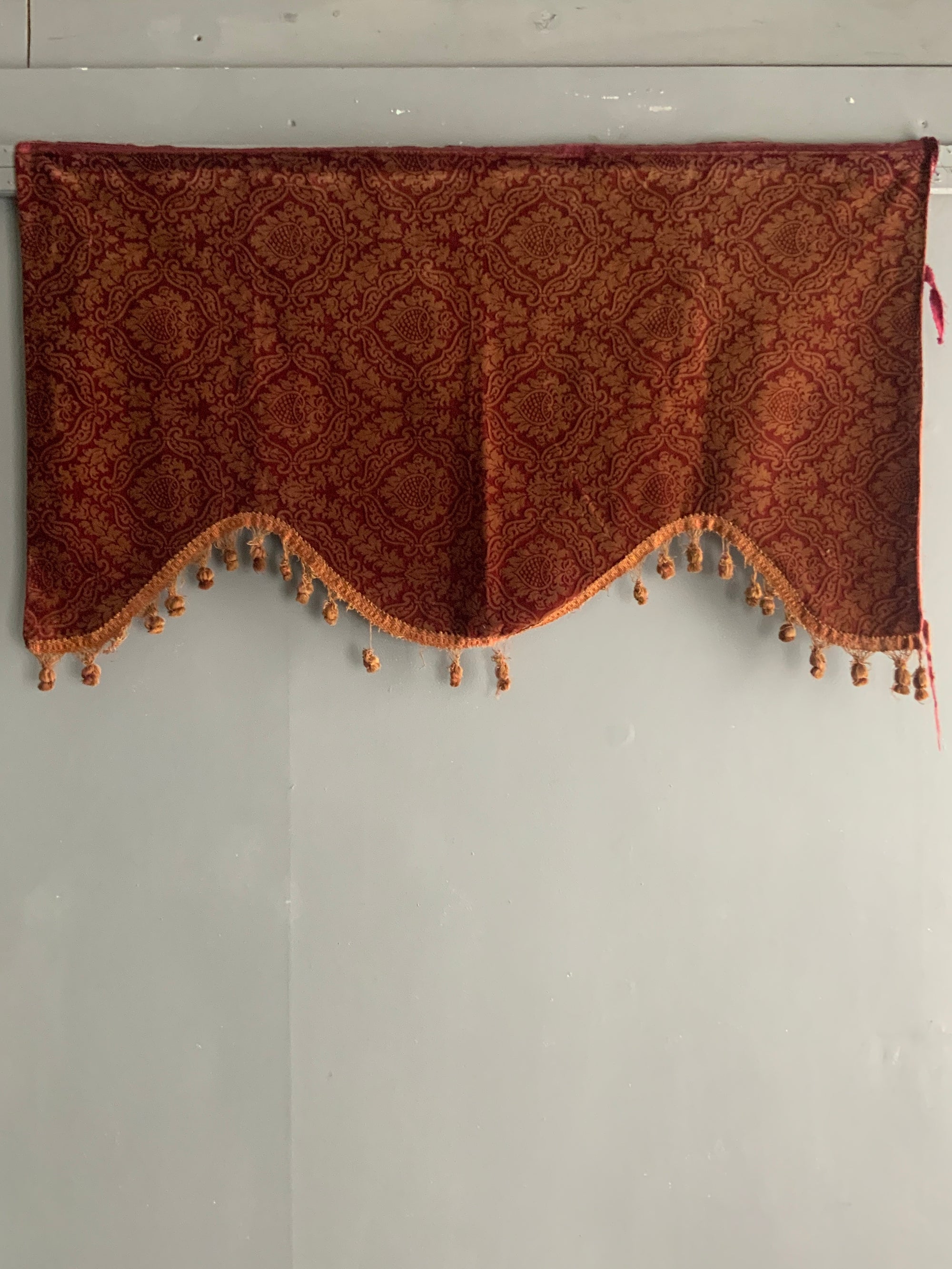 Victorian printed and etched red ochre velvet pelmet (111 x 63cm)