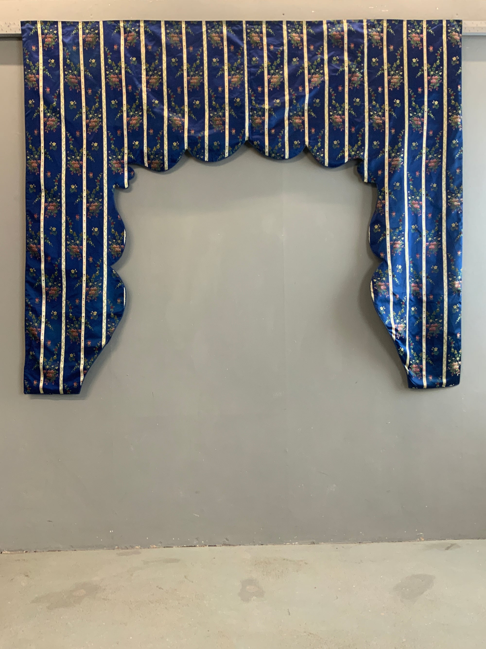 Blue striped silk pelmet (165 x 195cm)